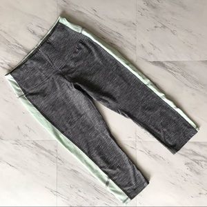 SALE‼️ Cute Cropped Leggings